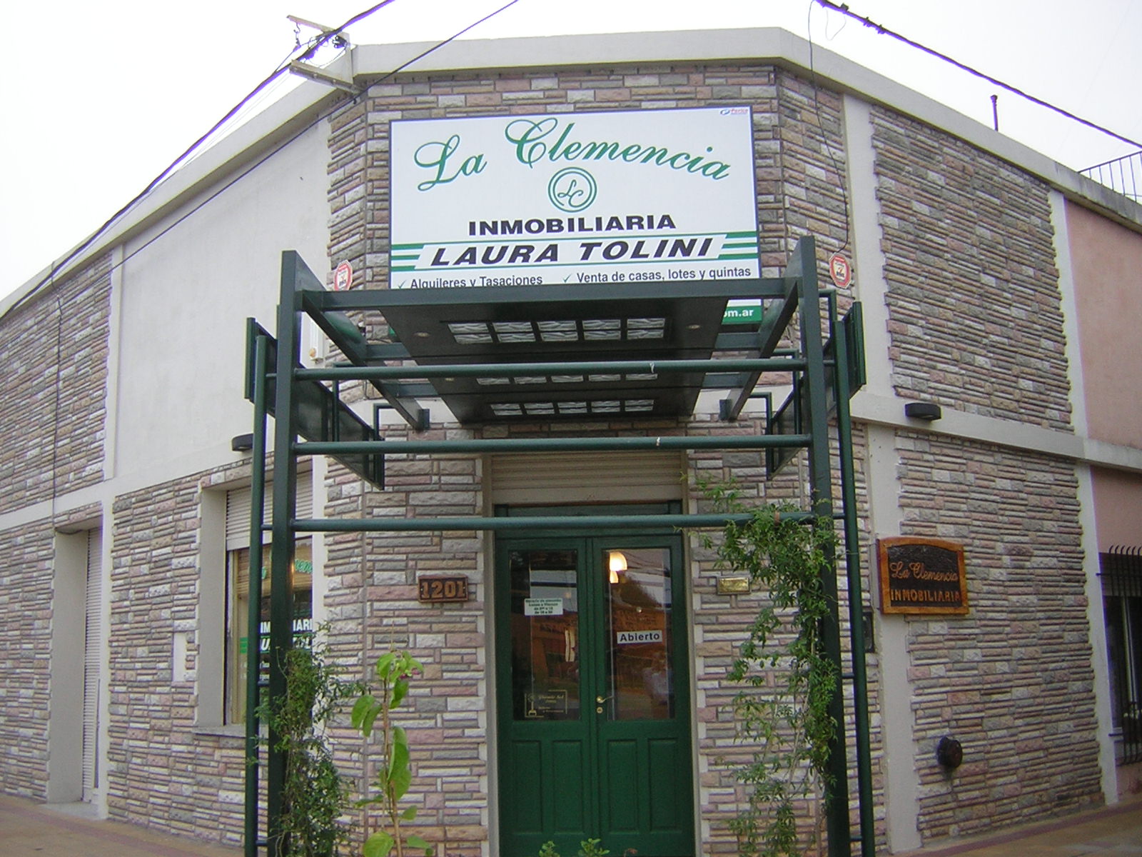 Laura Tolini Remates - Inmobiliaria